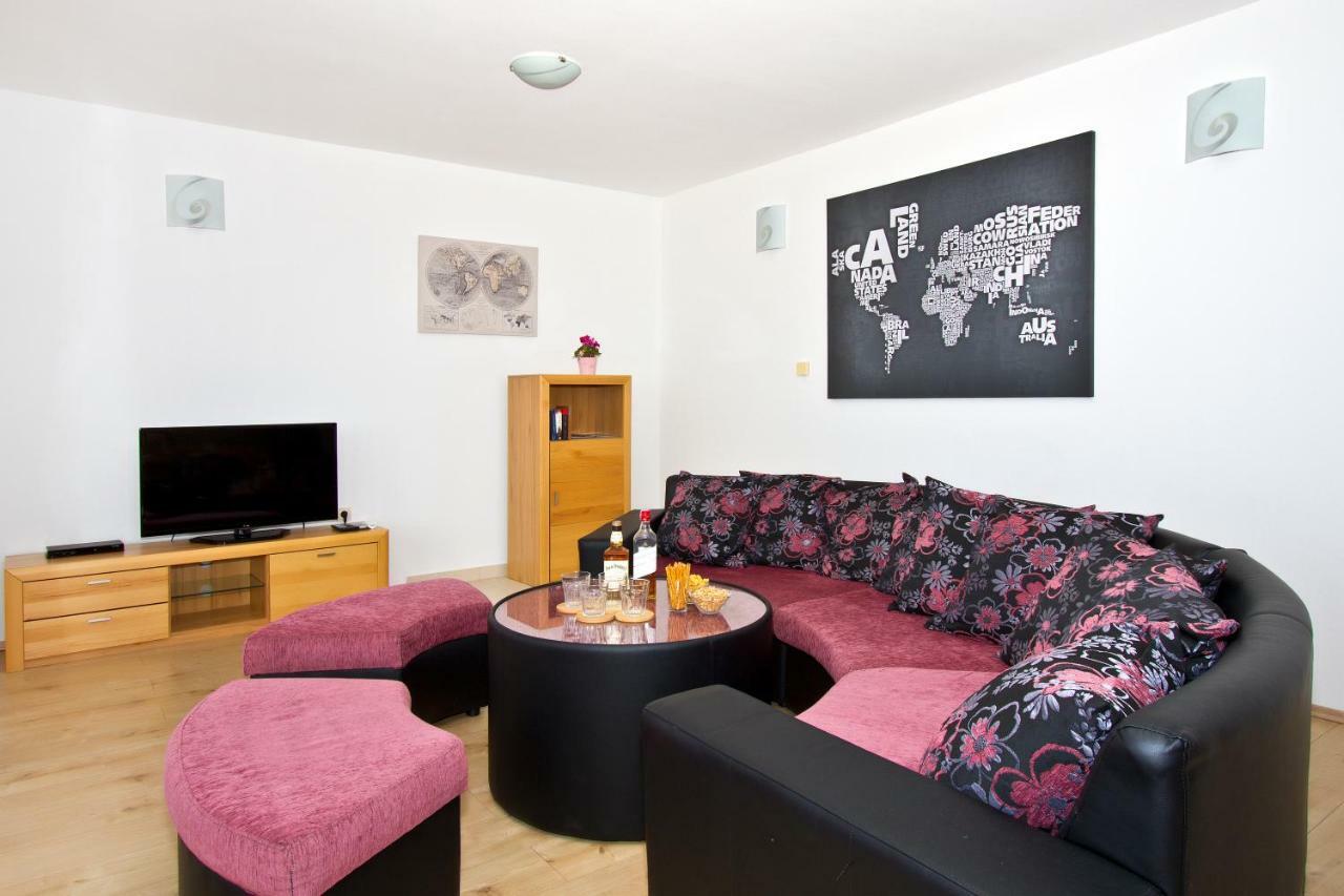 Villa Omis Michy - Family House For Big And Small Groups Zewnętrze zdjęcie